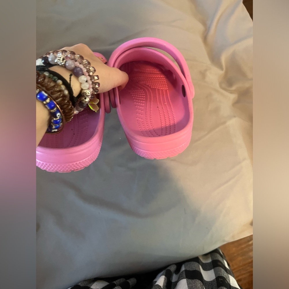 pink crocs! - Picture 2 of 4